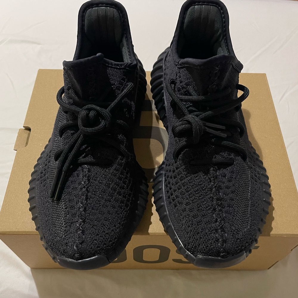 Yeezy Boost V2 350 in the color “Onyx”